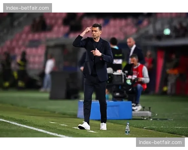 博洛尼亚主帅莫塔出席赛前发布会,回应与多家豪门帅位传闻 博洛尼亚主帅莫塔出席赛前发布会,回应与多家豪门帅位传闻