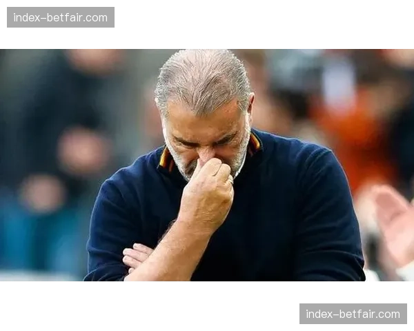 特写：终场哨响，诺丁汉森林队长耶茨跪地不起，球队确认降级