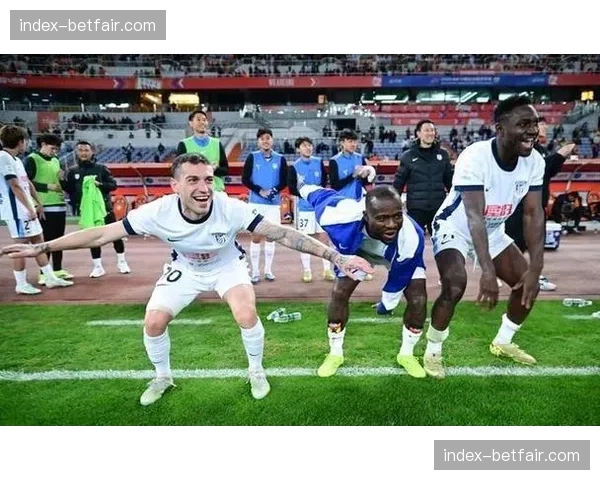 阿奇姆彭转战大连英博后与斯坦丘连线，状态持续火爆